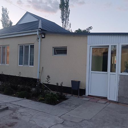 Guest House Lola Kochkor Bagian luar foto